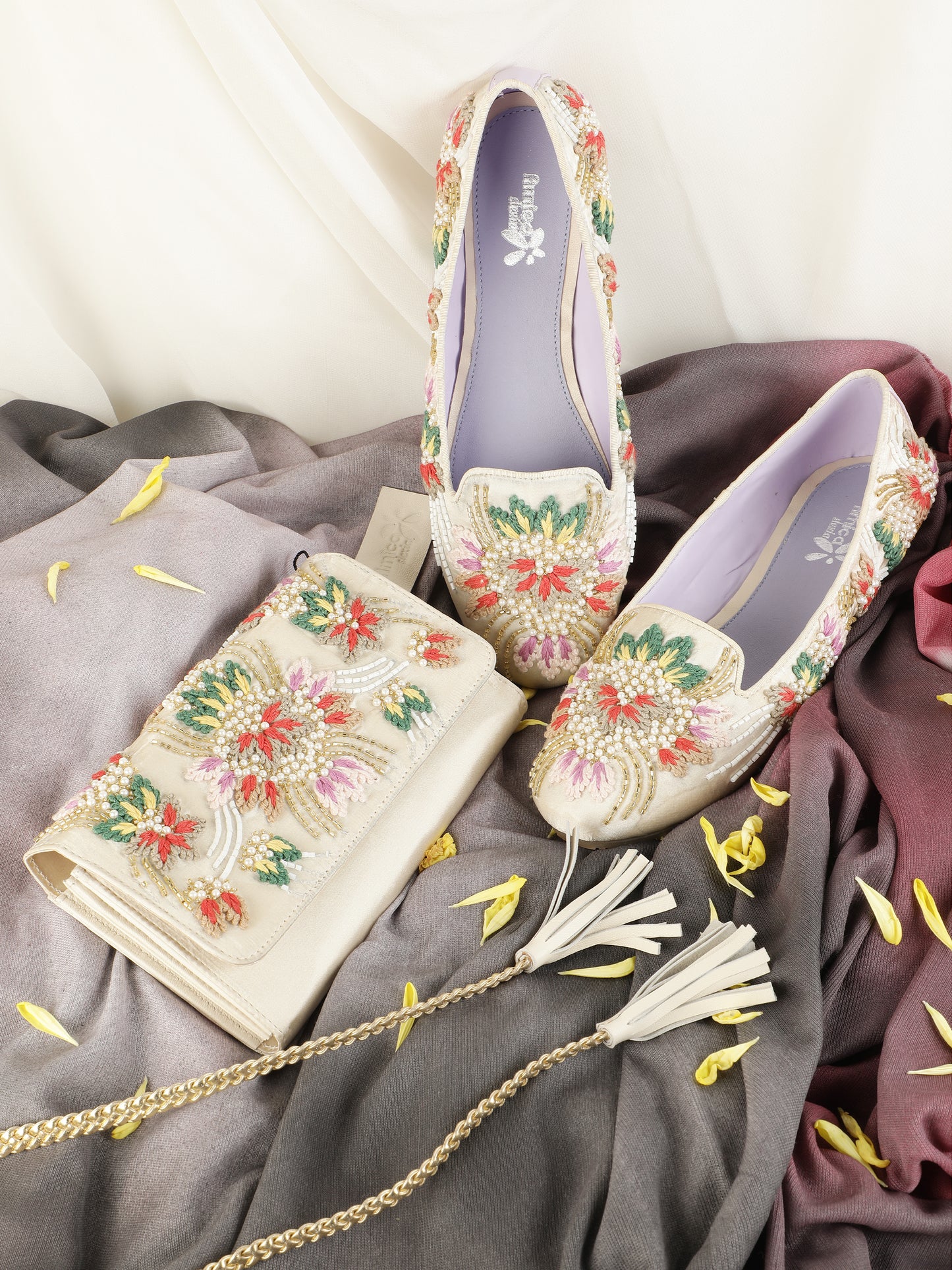 Stylish & Designer Clutch & Jutie Set