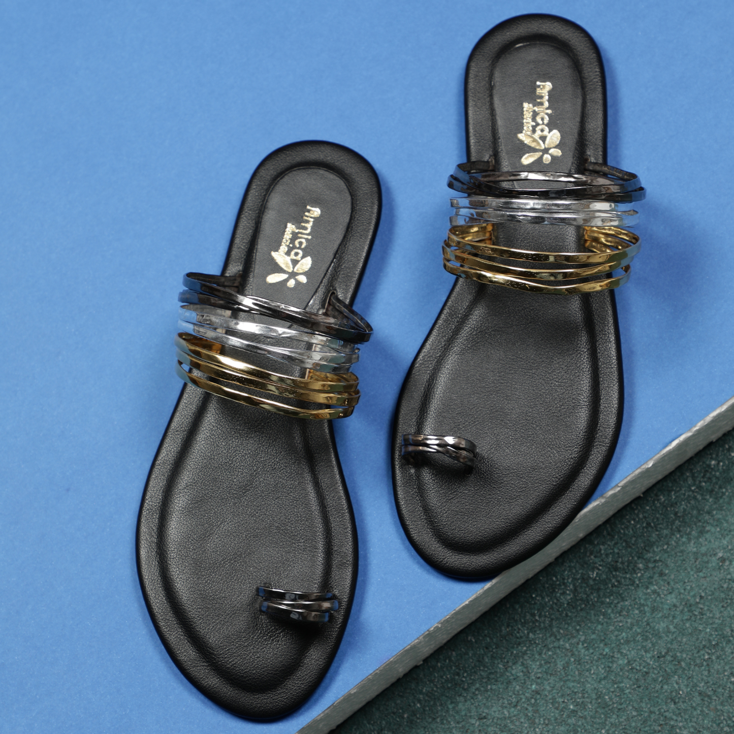 Women’s Toe-Ring Flat Sandals with Metallic Straps