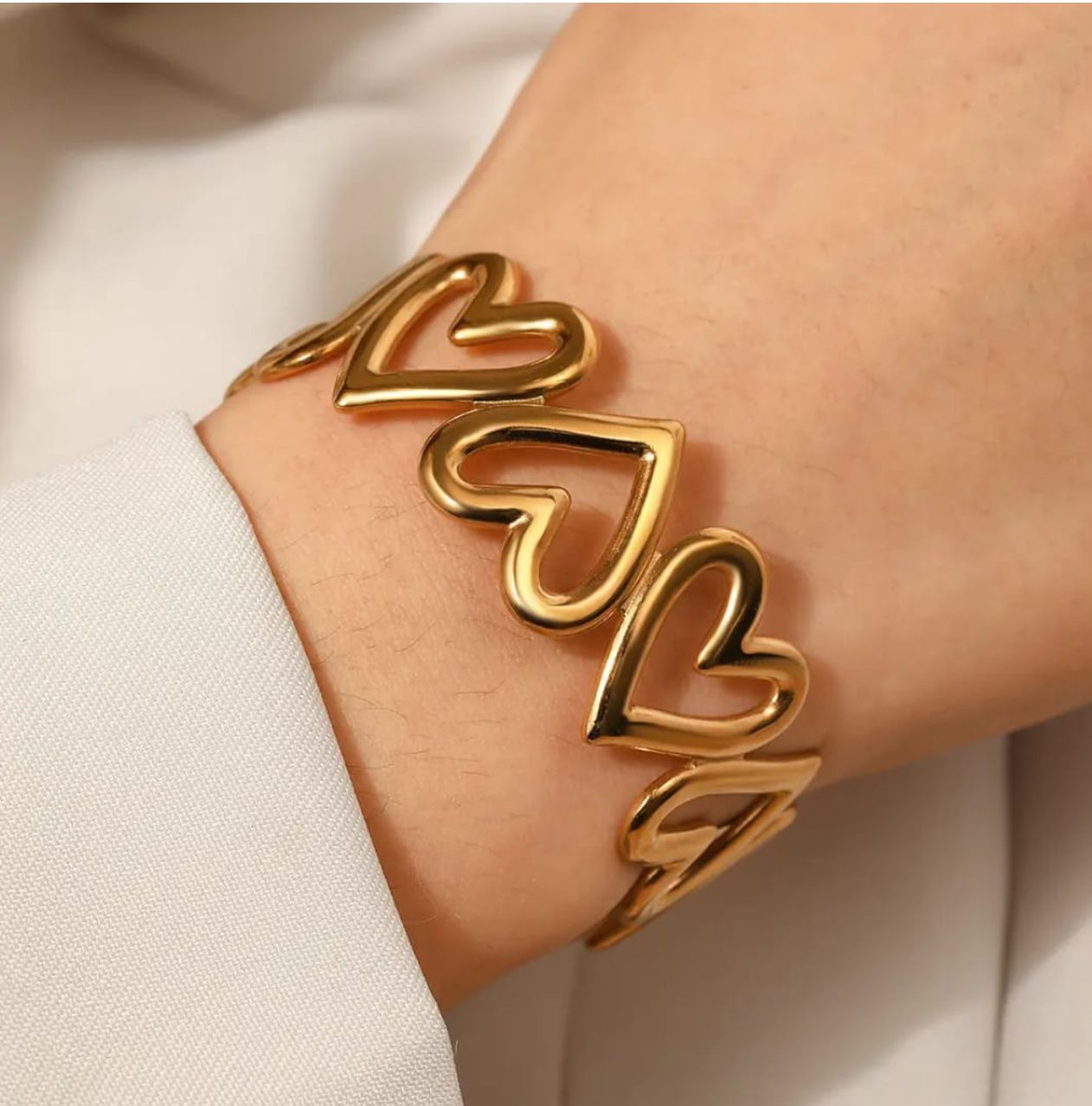 Golden Heart Link Statement Bracelet – Anti-Tarnish Luxury Cuff
