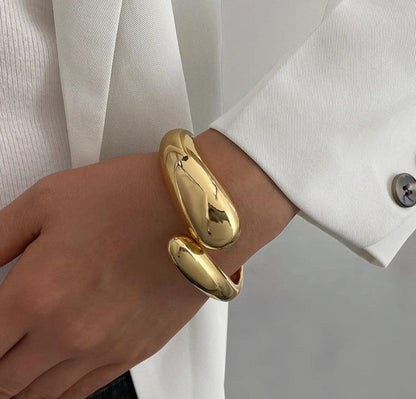 Luxe Sculpted Gold Statement Cuff Bracelet for Women