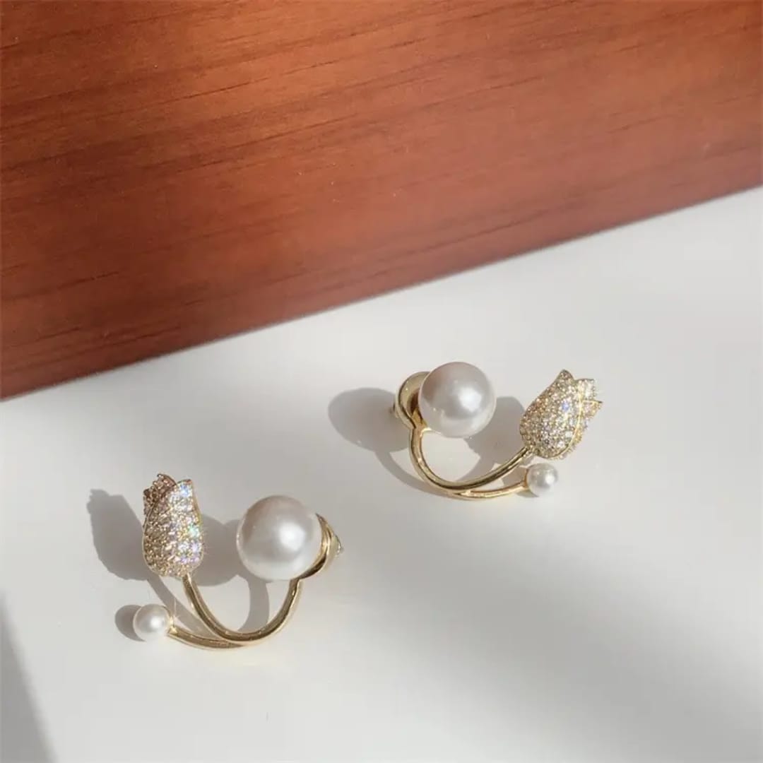 Dazelio Elegant Pearl Curve Stud Earrings