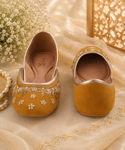 AmicaSlexia Women Mustard Embroidered Jutti
