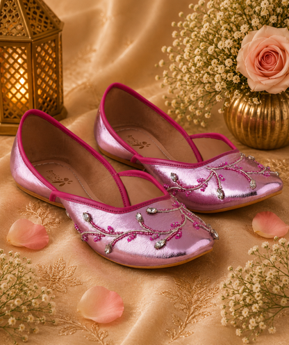 AmicaSlexia Women Pink Embroidered Jutti