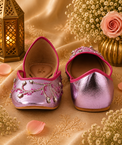 AmicaSlexia Women Pink Embroidered Jutti